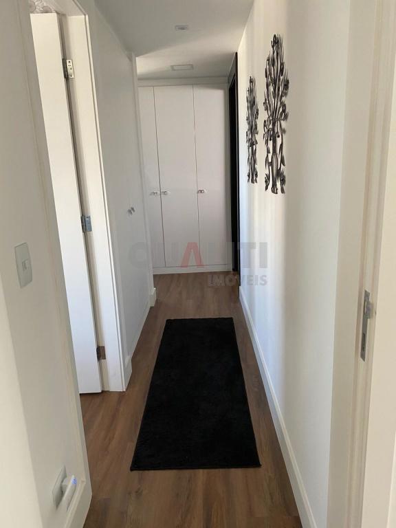 Apartamento para venda e locação com 116 m² reformado, mobiliado, 2 suítes, closet, varanda, 3 vagas no Campo Belo