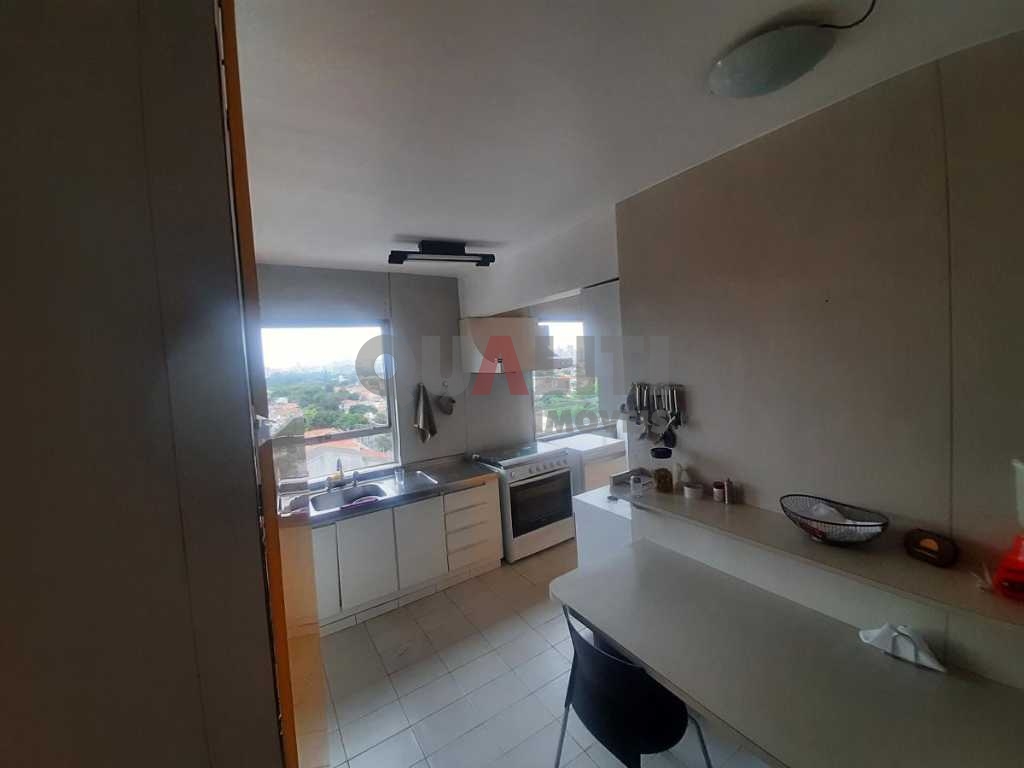 Apartamento de 3 dormitórios, 1 suíte, 1 vaga de garagem coberta à venda em Moema