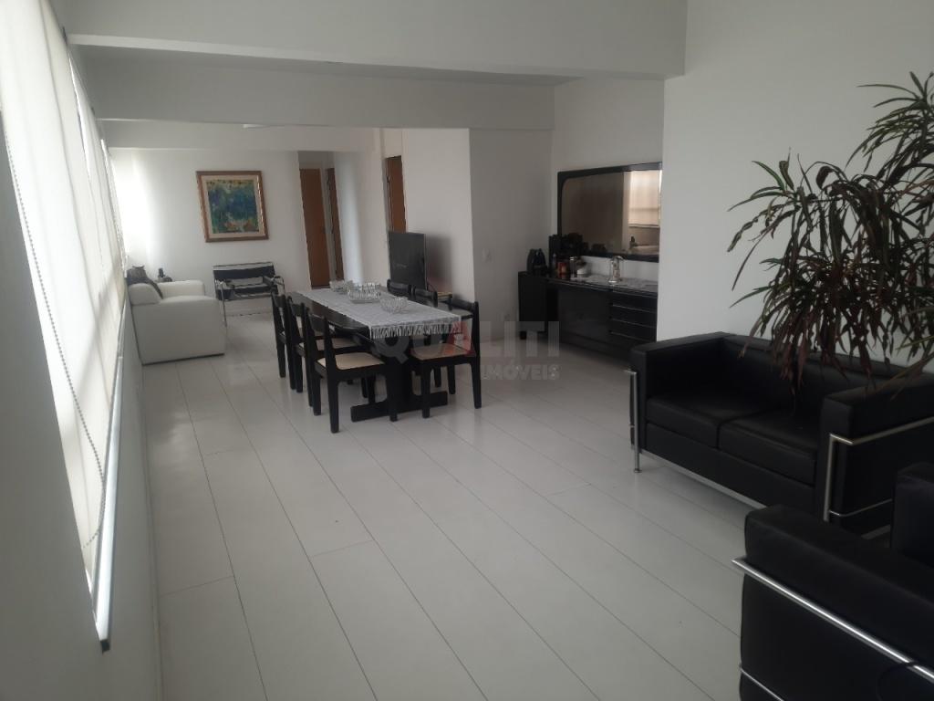 Apartamento de 3 dormitórios, 1 suíte, 1 vaga de garagem coberta à venda em Moema