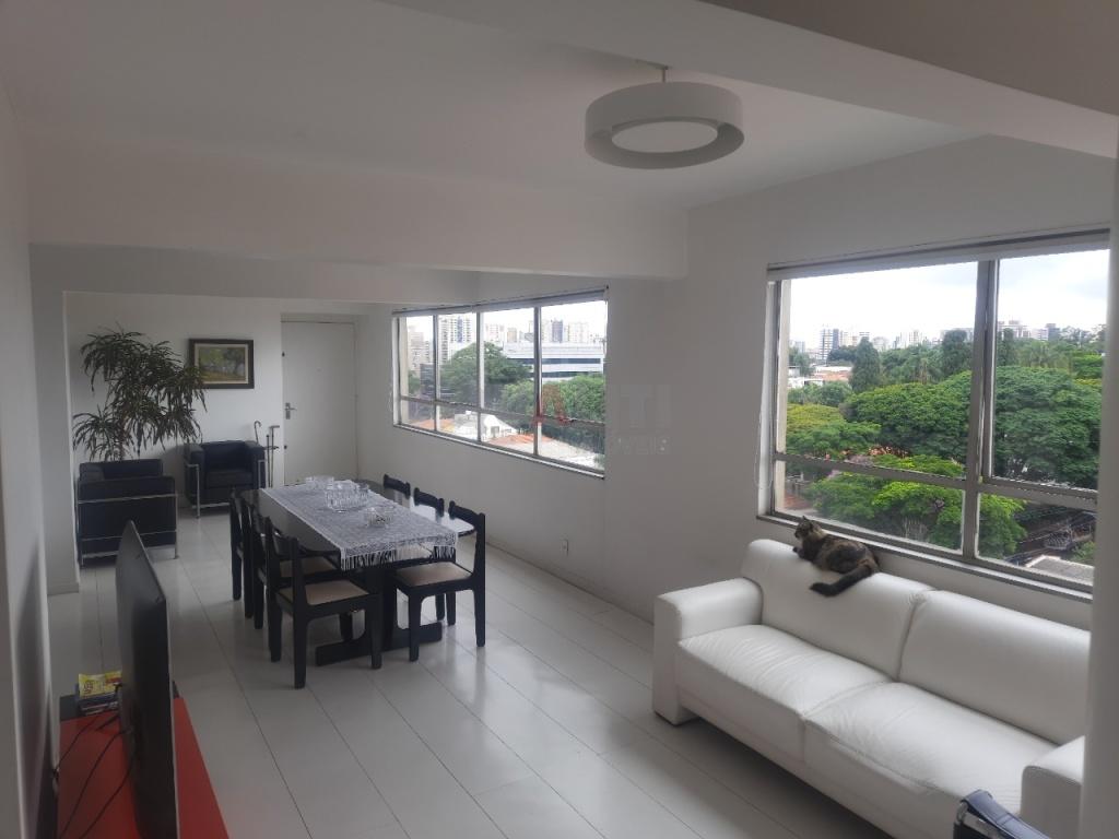 Apartamento de 3 dormitórios, 1 suíte, 1 vaga de garagem coberta à venda em Moema