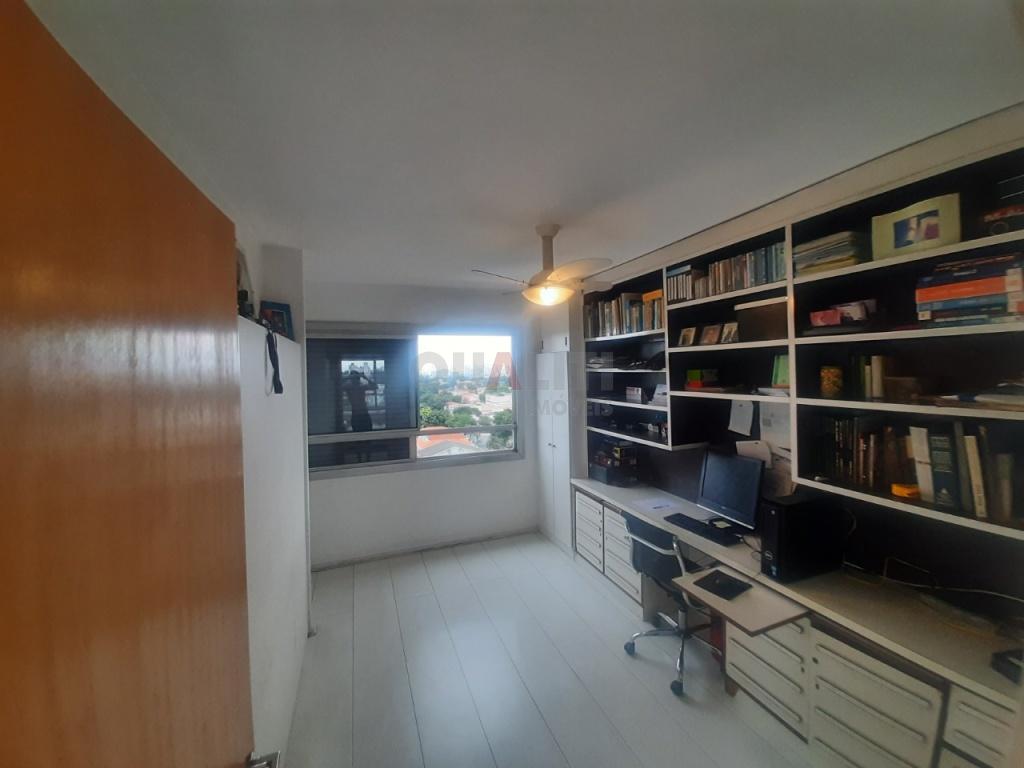 Apartamento de 3 dormitórios, 1 suíte, 1 vaga de garagem coberta à venda em Moema