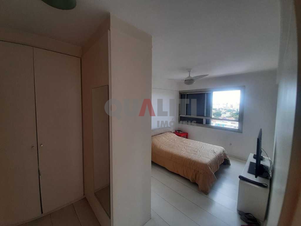 Apartamento de 3 dormitórios, 1 suíte, 1 vaga de garagem coberta à venda em Moema