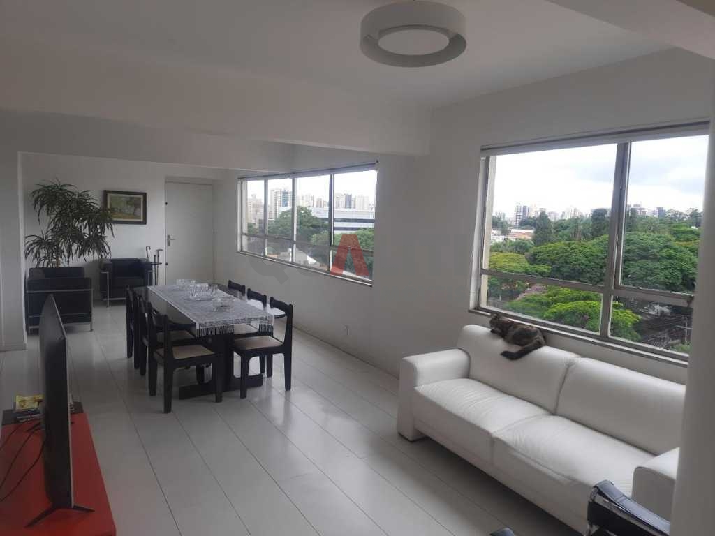 Apartamento de 3 dormitórios, 1 suíte, 1 vaga de garagem coberta à venda em Moema