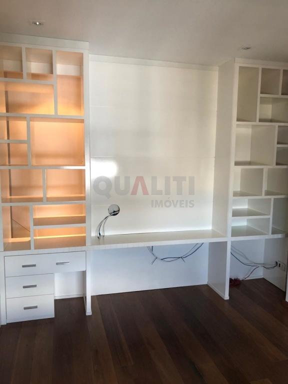 Apartamento Cobertura à Venda em Moema.
