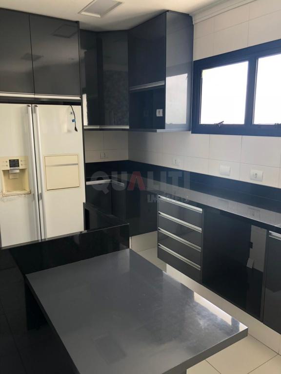 Apartamento Cobertura à Venda em Moema.