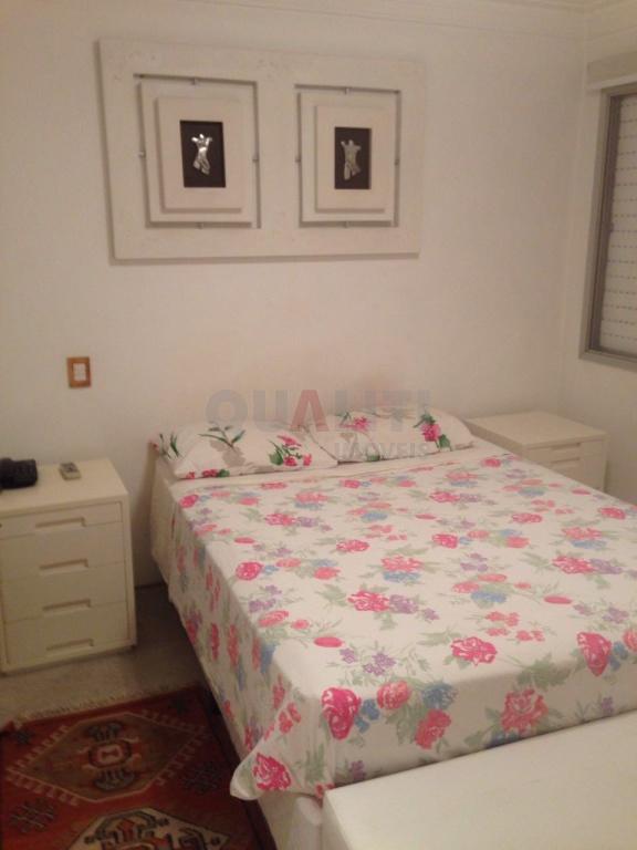 Apartamento a venda no Itaim Bibi com 2 dormitórios, 1 suíte, mobiliado, 2 vagas de garagem