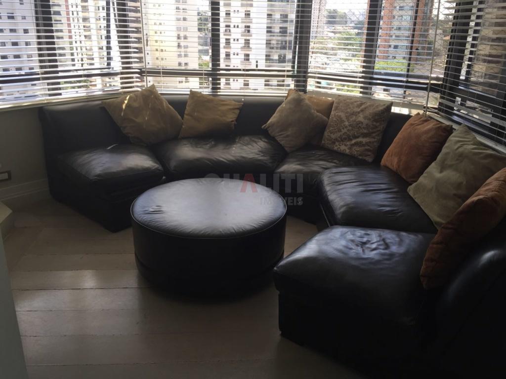 Apartamento 4 dormitórios com 2 suítes em Moema São Paulo