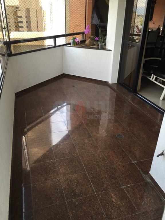 Apartamento 4 dormitórios com 2 suítes em Moema São Paulo