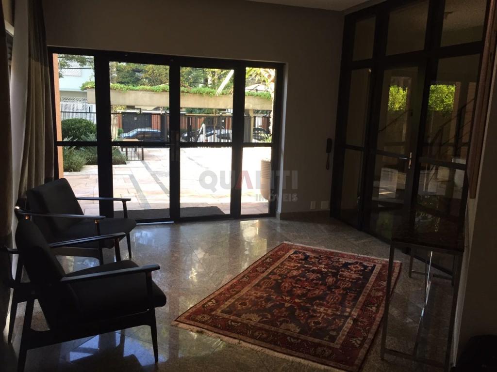 Apartamento 4 dormitórios com 2 suítes em Moema São Paulo