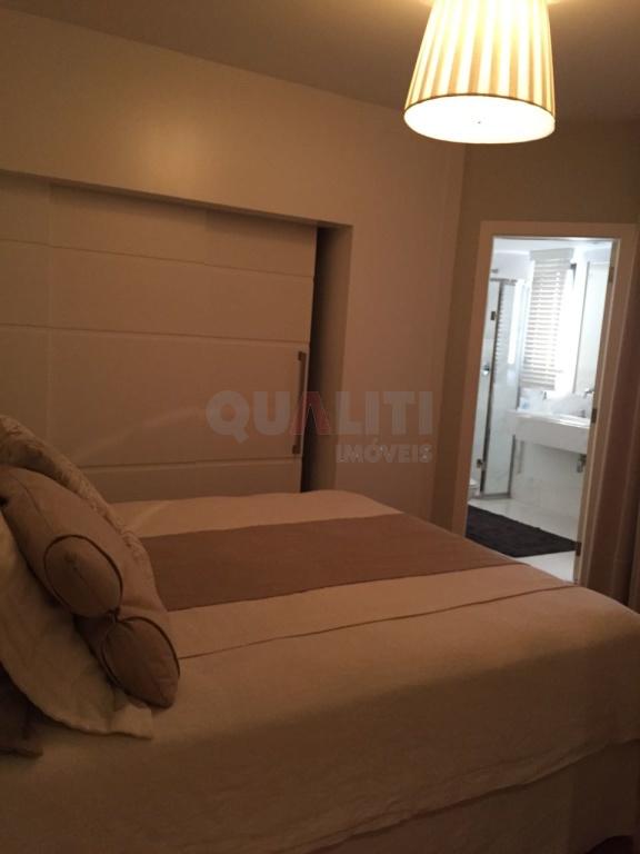 Apartamento 4 dormitórios com 2 suítes em Moema São Paulo
