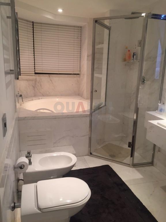 Apartamento 4 dormitórios com 2 suítes em Moema São Paulo