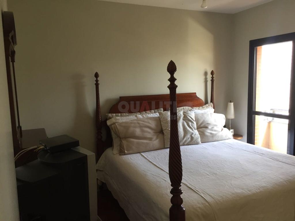 Apartamento 4 dormitórios com 2 suítes em Moema São Paulo
