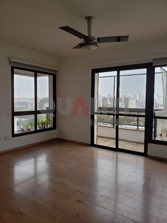 Cobertura duplex para venda em Moema com 184 m², 3 quartos sendo 2 suítes, 2 vagas, lazer e vista panorâmica, oportunidade!