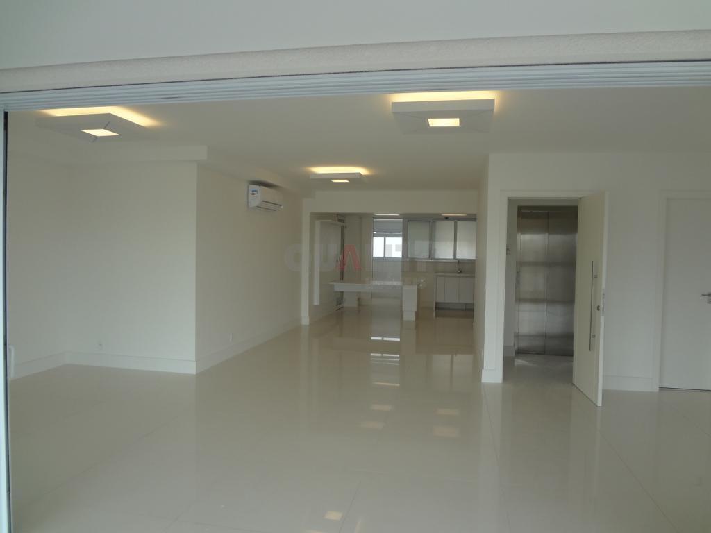 Apto alto padrão, novo, próx Metrô, com 3 suítes, 4 vagas, 192 m² e lazer para venda no Campo Belo.