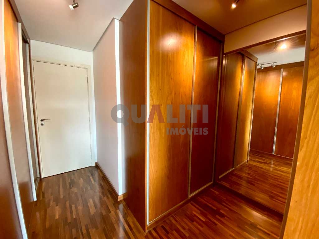 Ótimo Apartamento localizado no Campo Belo !
