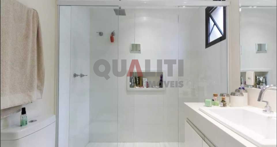 Apartamento para venda com 180 m², fora de rota, com 4 suítes, closets, 3 vagas na Vila Uberabinha.