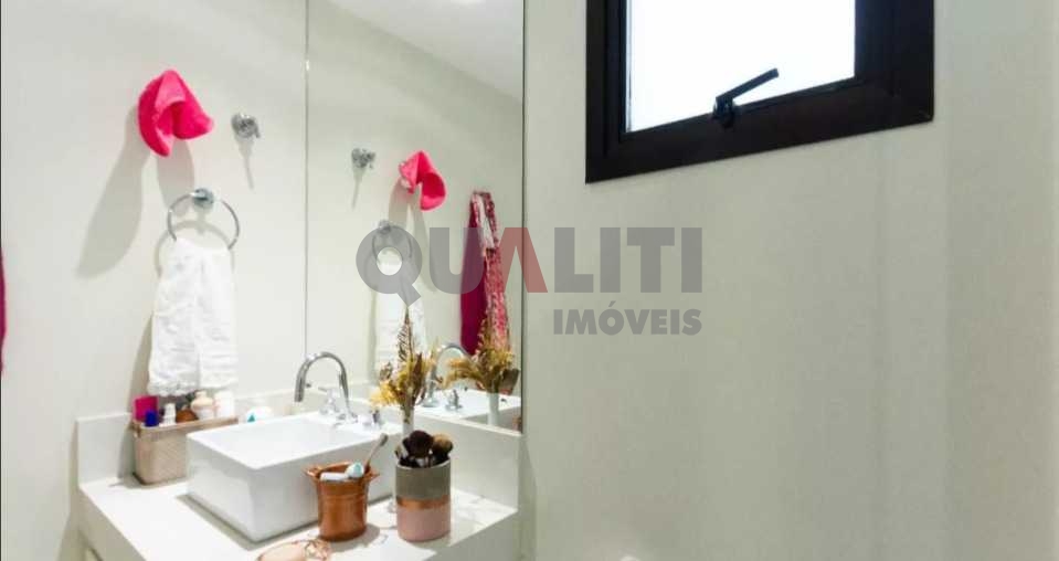 Apartamento para venda com 180 m², fora de rota, com 4 suítes, closets, 3 vagas na Vila Uberabinha.