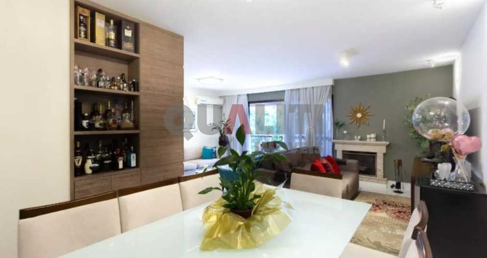 Apartamento para venda com 180 m², fora de rota, com 4 suítes, closets, 3 vagas na Vila Uberabinha.