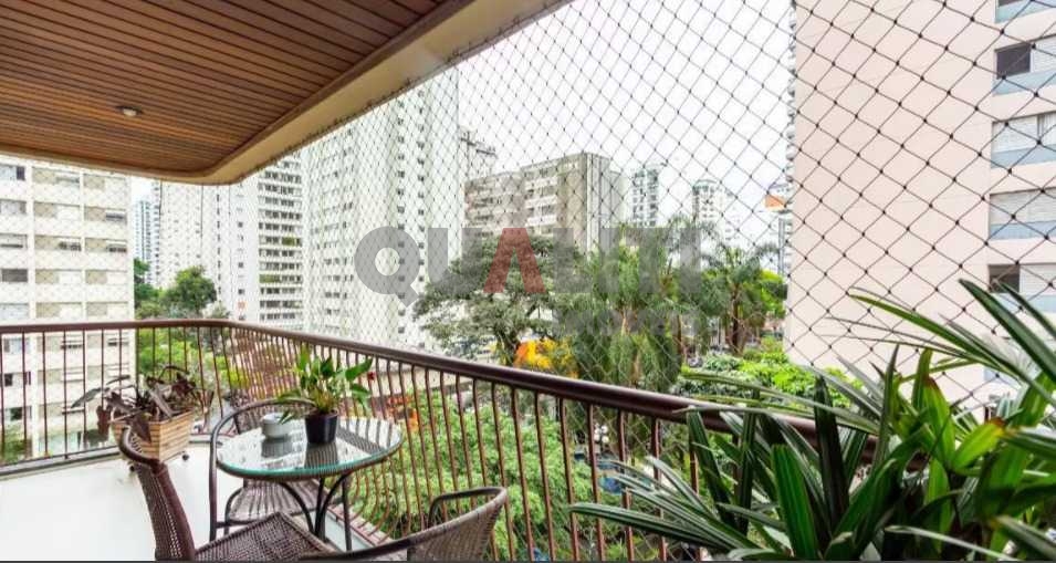 Apartamento para venda com 180 m², fora de rota, com 4 suítes, closets, 3 vagas na Vila Uberabinha.