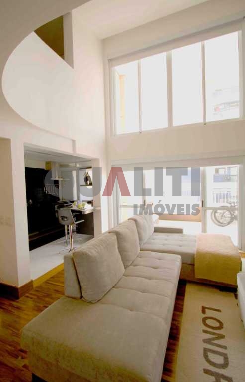 Apartamento duplex para locação na Vila Olímpia com lazer, ao lado do Shopping Vila Olimpia.