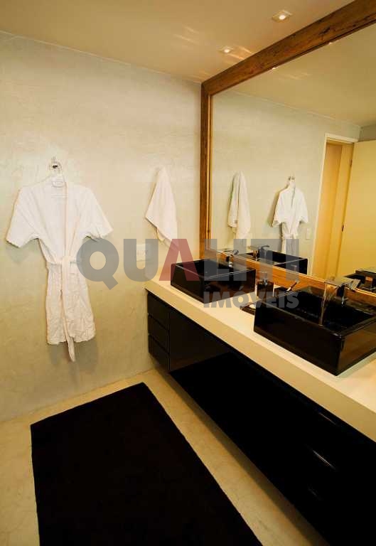 Apartamento duplex para locação na Vila Olímpia com lazer, ao lado do Shopping Vila Olimpia.