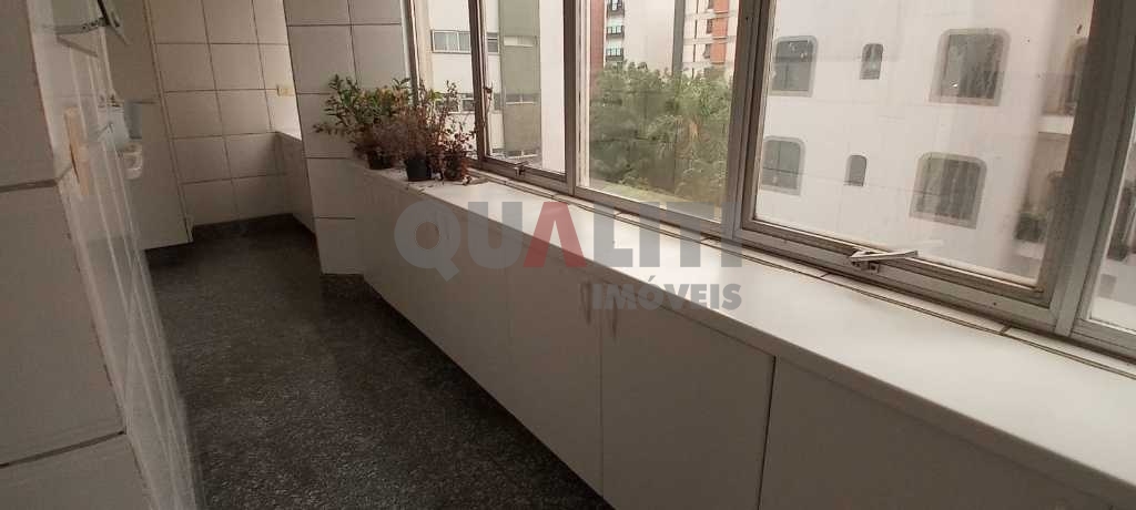 Apartamento alto padrão um por andar para Locação e Venda , 280 m², 3 dormitórios, 1 suíte, 2 garagens em Moema Pássaros.