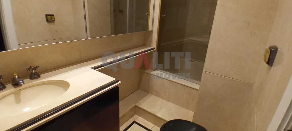 Apartamento alto padrão um por andar para Locação e Venda , 280 m², 3 dormitórios, 1 suíte, 2 garagens em Moema Pássaros.