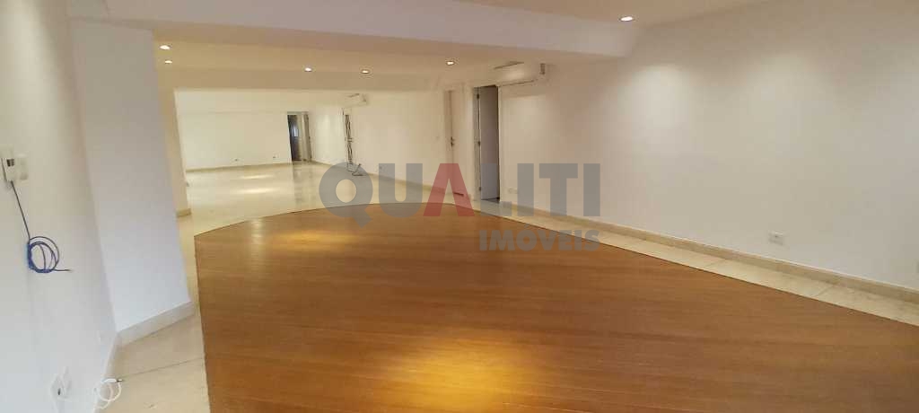 Apartamento alto padrão um por andar para Locação e Venda , 280 m², 3 dormitórios, 1 suíte, 2 garagens em Moema Pássaros.