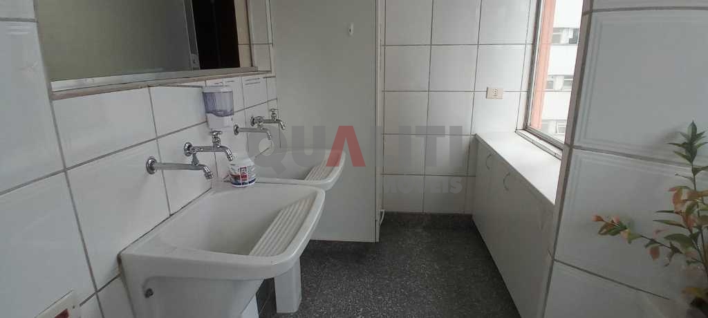 Apartamento alto padrão um por andar para Locação e Venda , 280 m², 3 dormitórios, 1 suíte, 2 garagens em Moema Pássaros.