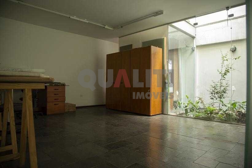 Imóvel Casa Comercial 200 m² para Locação e Venda em Moema com 4 quartos e 4 banheiros e 2 vagas
