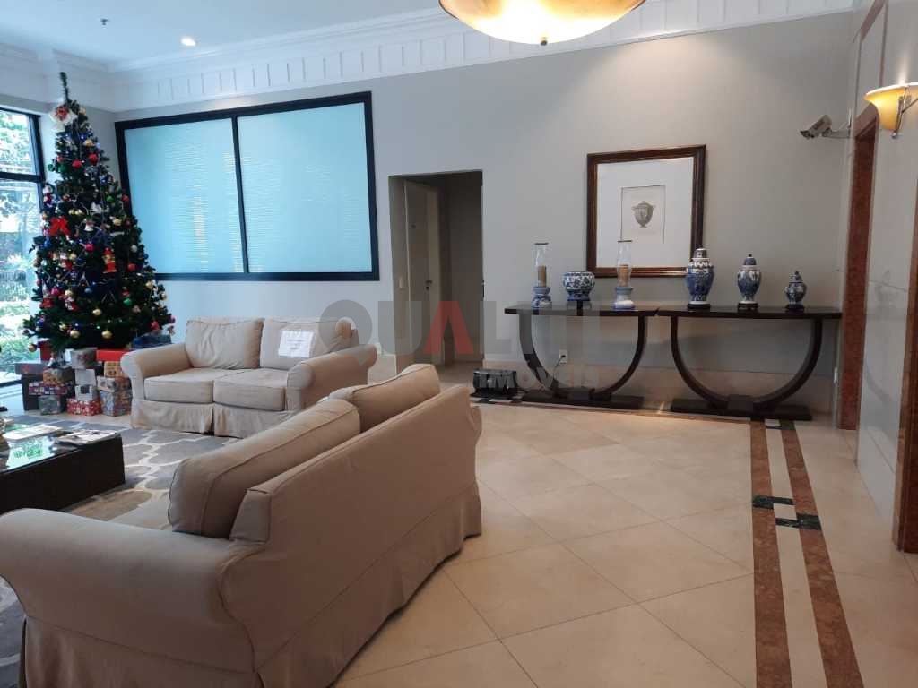 Conjunto comercial para locação na Vila Nova Conceição com 63 m² úteis, copa, 2 banheiros, ar condicionado, 3 vagas de garagem e baixa taxa de condomínio.