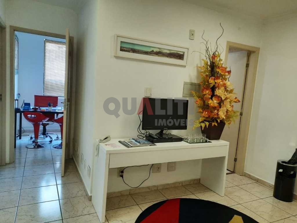 Conjunto comercial para locação na Vila Nova Conceição com 63 m² úteis, copa, 2 banheiros, ar condicionado, 3 vagas de garagem e baixa taxa de condomínio.