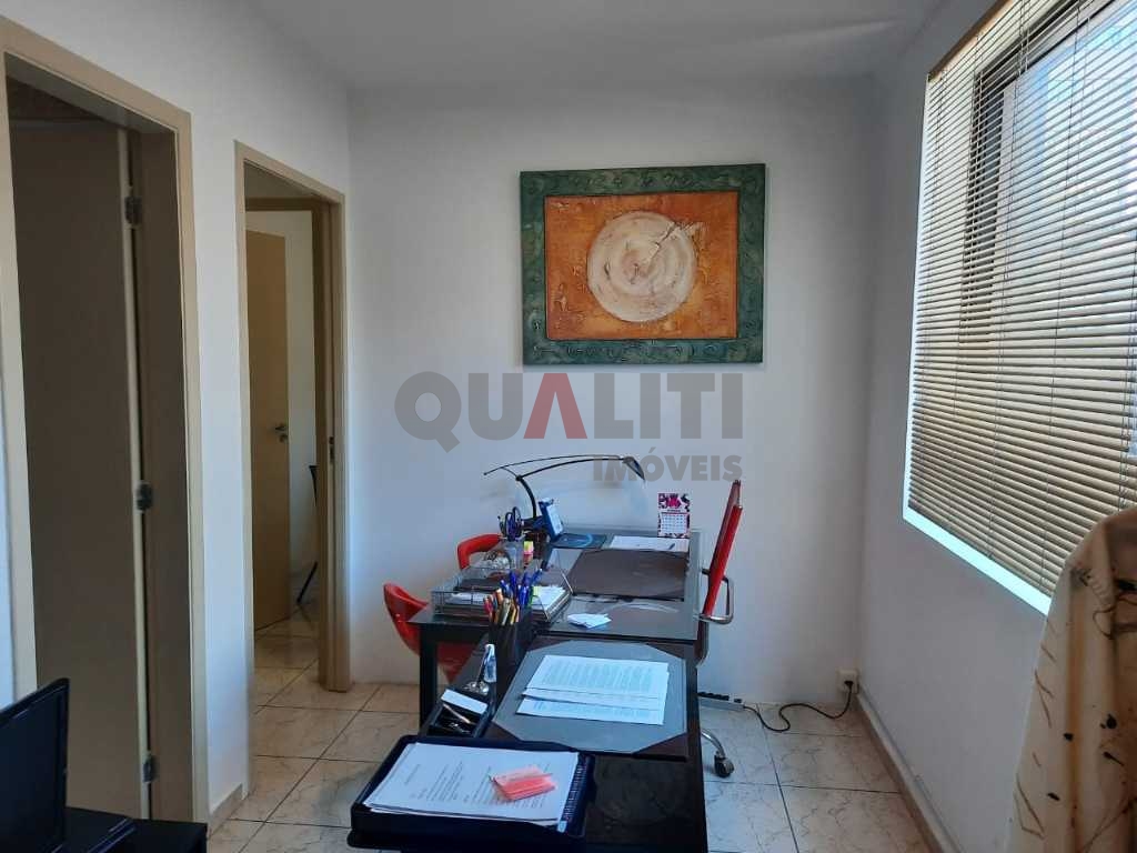 Conjunto comercial para locação na Vila Nova Conceição com 63 m² úteis, copa, 2 banheiros, ar condicionado, 3 vagas de garagem e baixa taxa de condomínio.