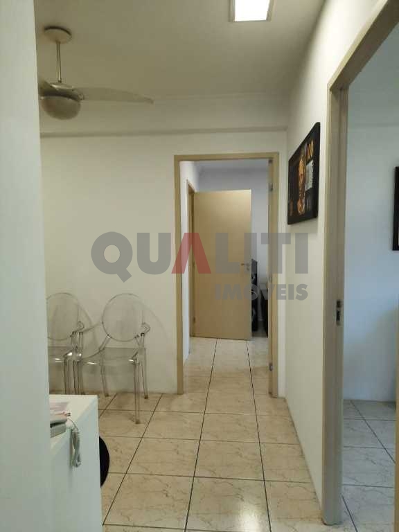 Conjunto comercial para locação na Vila Nova Conceição com 63 m² úteis, copa, 2 banheiros, ar condicionado, 3 vagas de garagem e baixa taxa de condomínio.