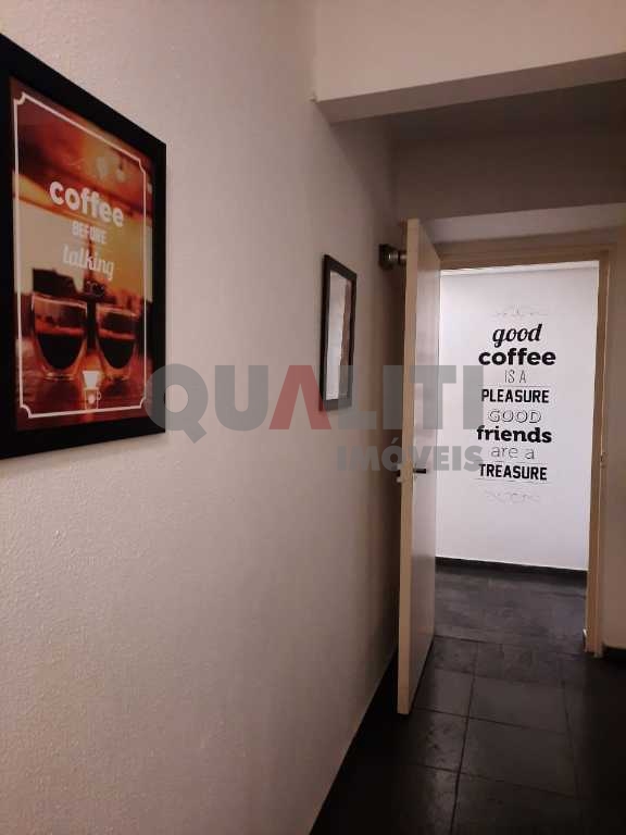 Conjunto comercial para locação na Vila Nova Conceição com 63 m² úteis, copa, 2 banheiros, ar condicionado, 3 vagas de garagem e baixa taxa de condomínio.