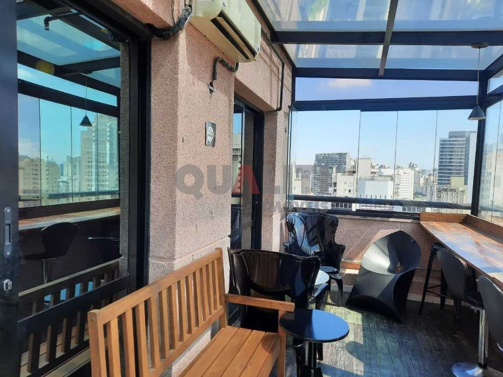 Conjunto comercial para locação na Vila Nova Conceição com 63 m² úteis, copa, 2 banheiros, ar condicionado, 3 vagas de garagem e baixa taxa de condomínio.