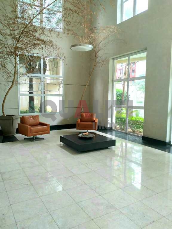 Duplex 2 dorm Itaim Bibi na melhor localização, lavabo, ar condicionado, moderno, lazer com piscina raia.