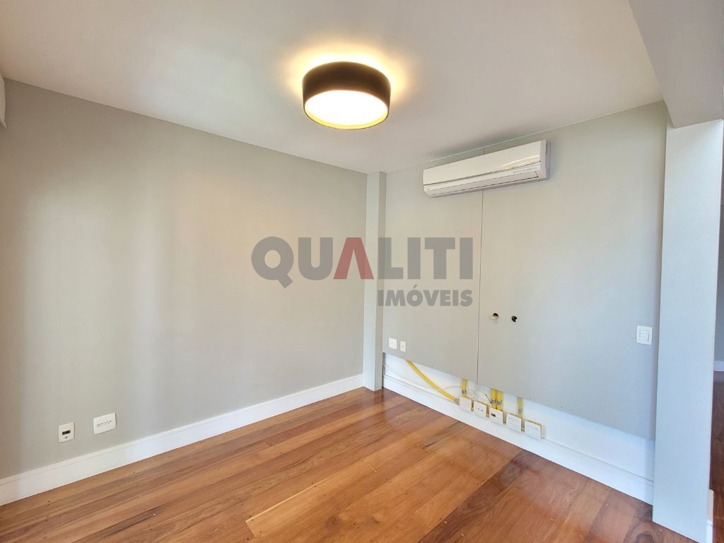 Apartamento Duplex alto padrão para Venda com 200 m², 3 quartos, 3 suítes. 3 closets, varanda e 2 vagas no Brooklin