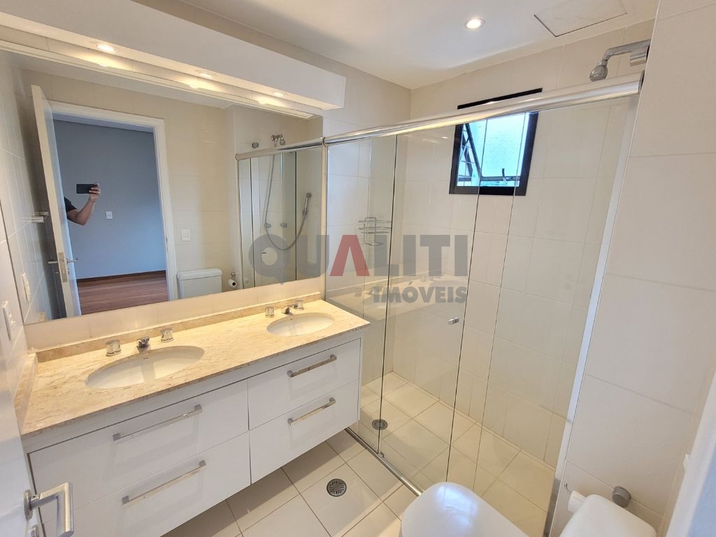 Apartamento Duplex alto padrão para Venda com 200 m², 3 quartos, 3 suítes. 3 closets, varanda e 2 vagas no Brooklin