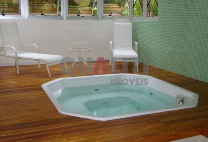 Apartamento duplex semi-mobiliado, fora da rota, com 2 suítes, 73 m² e lazer para Venda em Moema.