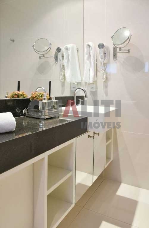 Apartamento de alto padrão, mobiliado, ao lado da Faria Lima, para venda na Vila Olímpia.