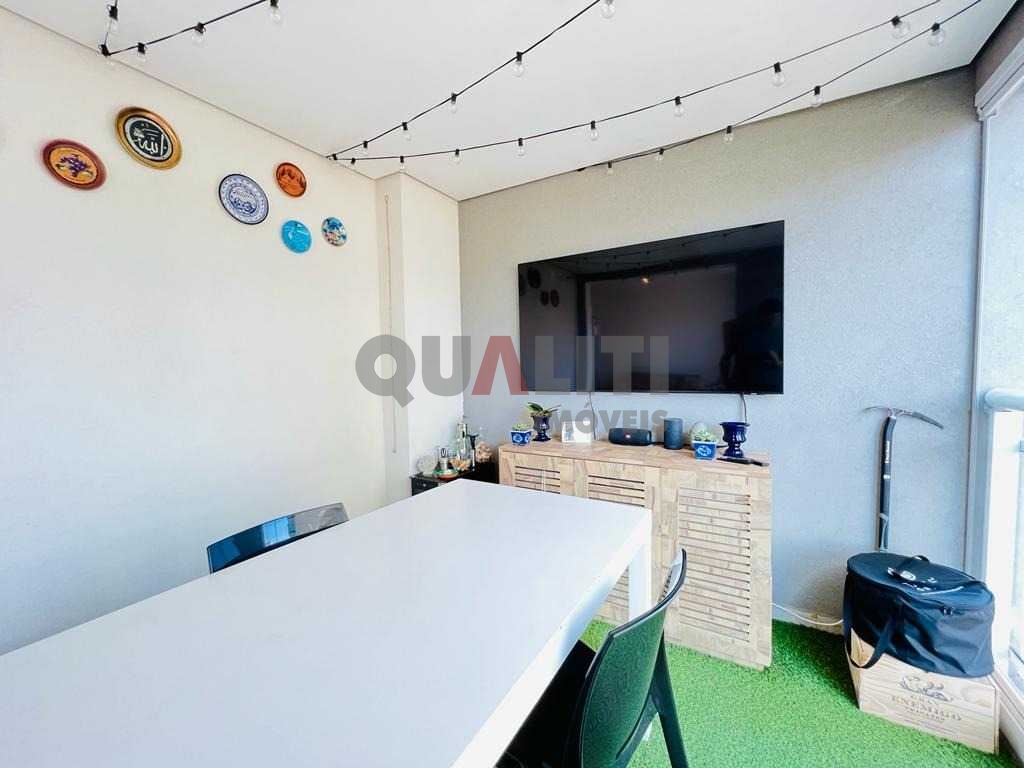 Apartamento a venda na Vila Olímpia com ampla varanda gourmet envidraçado, lazer completo, prédio novo.