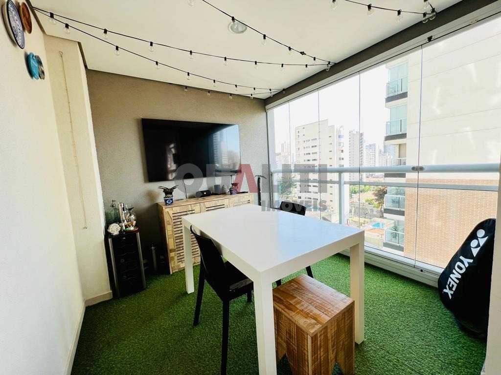 Apartamento a venda na Vila Olímpia com ampla varanda gourmet envidraçado, lazer completo, prédio novo.