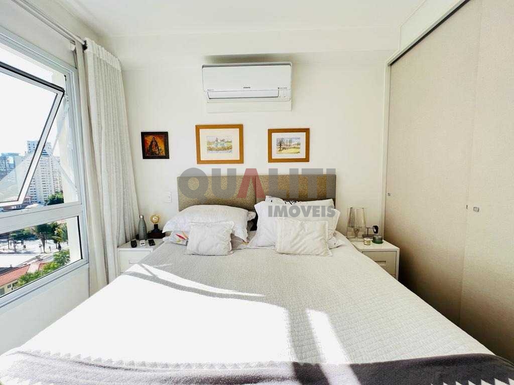 Apartamento a venda na Vila Olímpia com ampla varanda gourmet envidraçado, lazer completo, prédio novo.