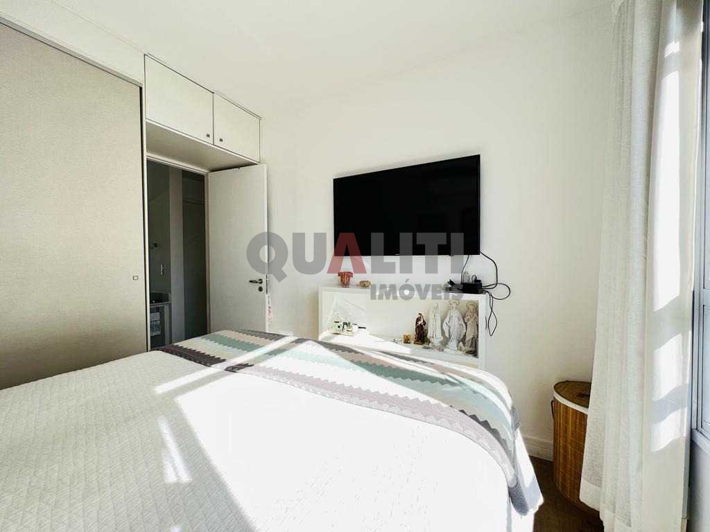 Apartamento a venda na Vila Olímpia com ampla varanda gourmet envidraçado, lazer completo, prédio novo.