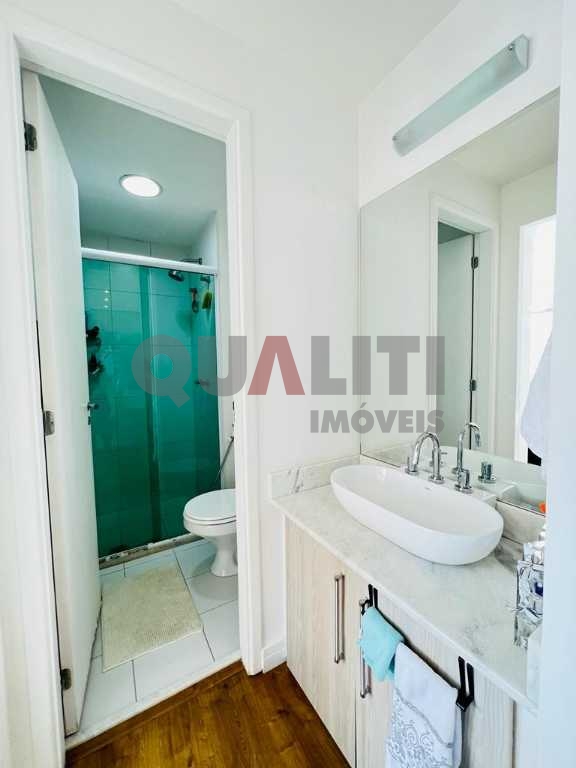 Apartamento a venda na Vila Olímpia com ampla varanda gourmet envidraçado, lazer completo, prédio novo.