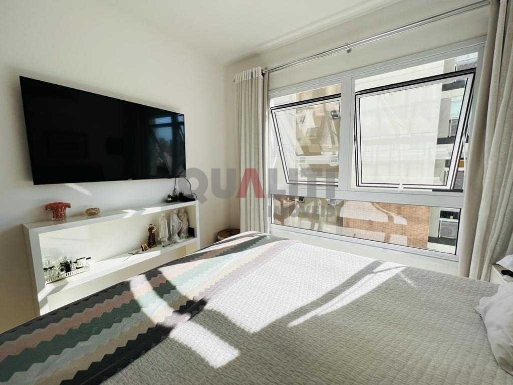Apartamento a venda na Vila Olímpia com ampla varanda gourmet envidraçado, lazer completo, prédio novo.