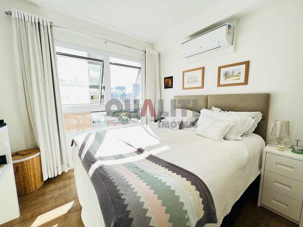 Apartamento a venda na Vila Olímpia com ampla varanda gourmet envidraçado, lazer completo, prédio novo.