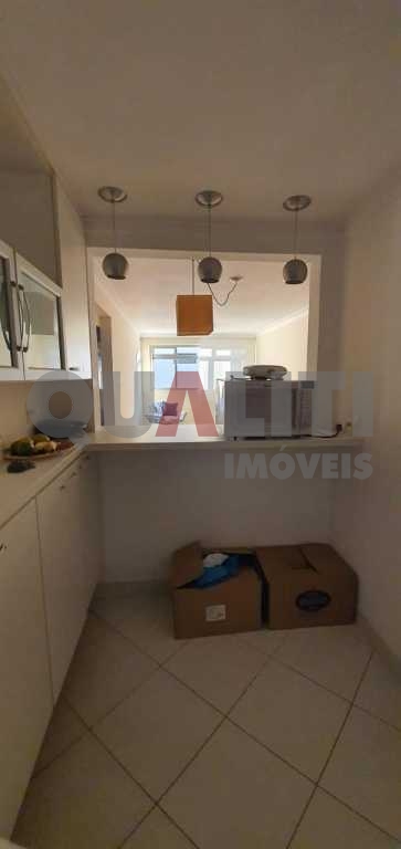 Apartamento reformado para venda em Moema fora da rota, rua tranquila com 2 dormitórios, 76 m², 1 vaga de garagem e lazer, oportunidade!
