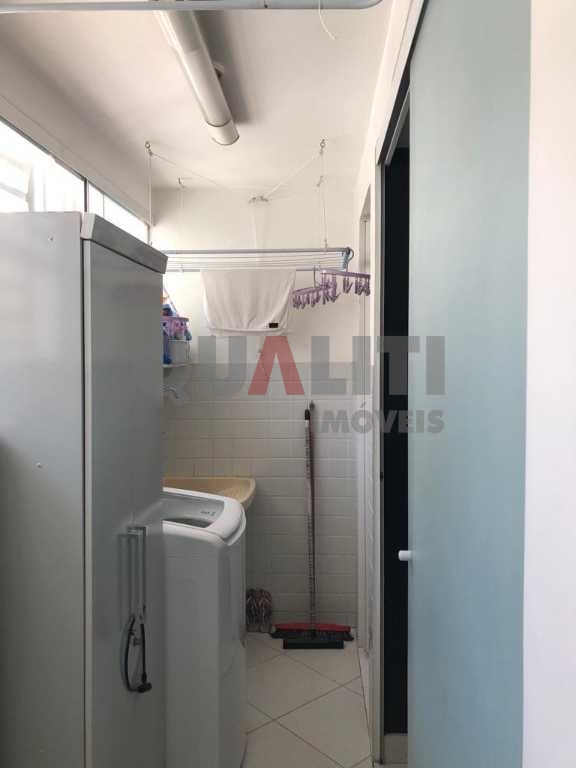 Apartamento reformado para venda em Moema fora da rota, rua tranquila com 2 dormitórios, 76 m², 1 vaga de garagem e lazer, oportunidade!